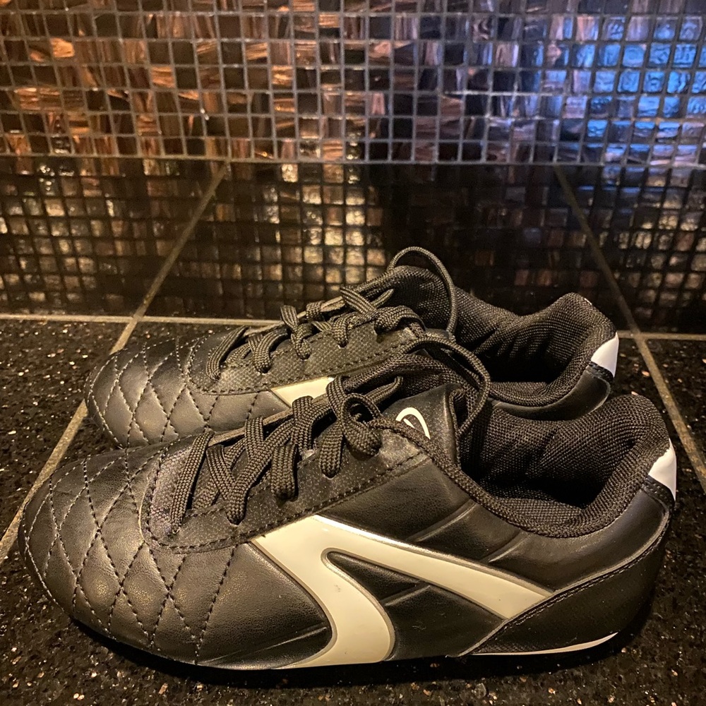 Boys Cleats Black 3 (NWOT)